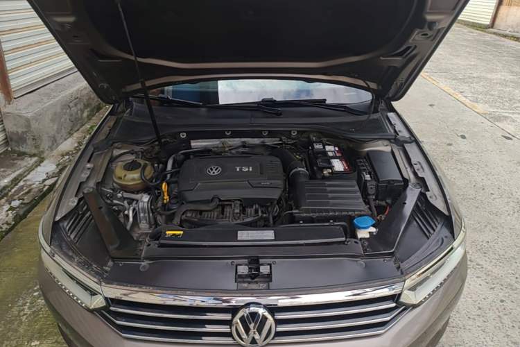Used Volkswagen Magotan 2018 Facelift 330TSI DSG Luxury Model Engine Bay