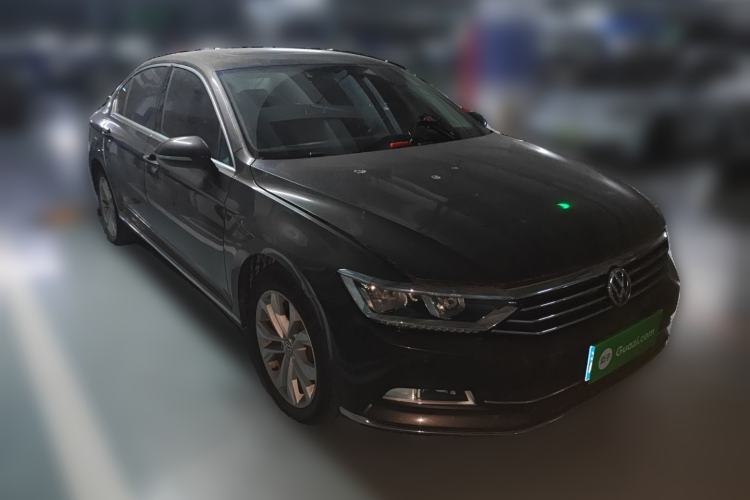 Used Volkswagen Magotan 2018 Facelift 330TSI DSG Luxury Model Exterior 2