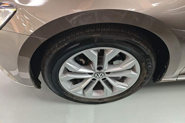 Used Volkswagen Magotan 2018 Facelift 330TSI DSG Luxury Model Exterior 4