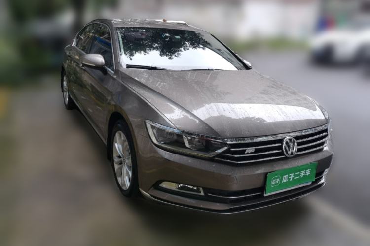 Used Volkswagen Magotan 2018 330TSI DSG Luxury Model Front Right 45 Deg