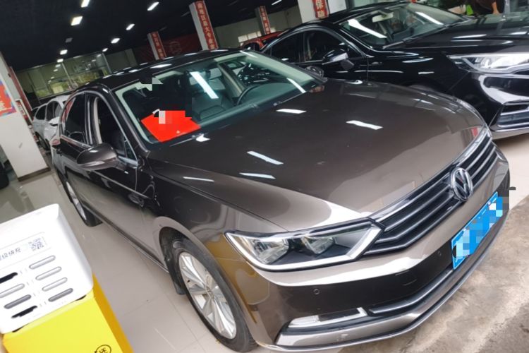 Used Volkswagen Magotan 2018 330TSI DSG Advanced Model Front Right 45 Deg