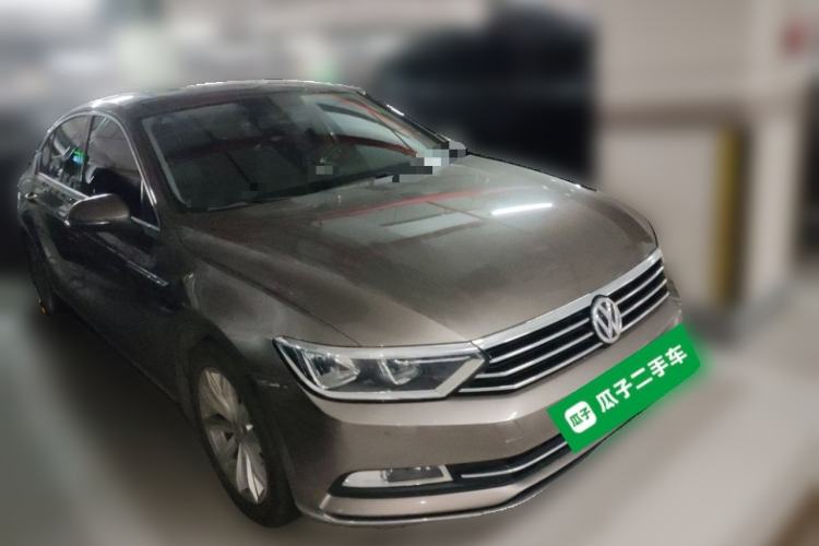 Used Volkswagen Magotan 2018 330TSI DSG Advanced Model Front Right 45 Deg