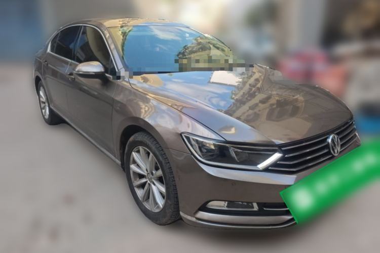Used Volkswagen Magotan 2018 330TSI DSG Advanced Model Front Right 45 Deg