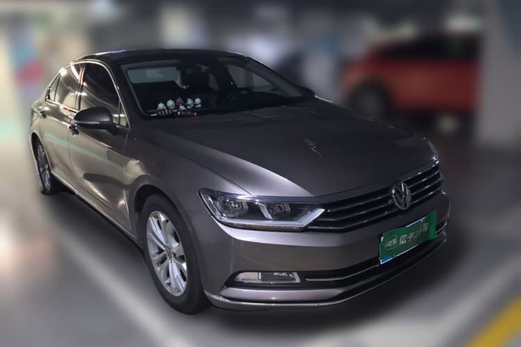 Used Volkswagen Magotan 2018 Facelift 330TSI DSG Luxury Model Front Right 45 Deg