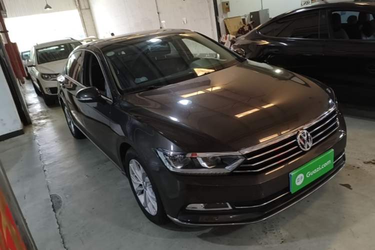 Used Volkswagen Magotan 2018 330TSI DSG Luxury Model Front Right 45 Deg