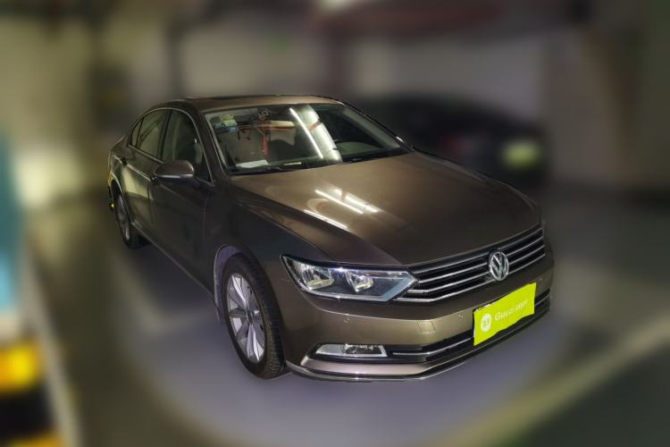 Used Volkswagen Magotan 2018 330TSI DSG Advanced Model Front Right 45 Deg