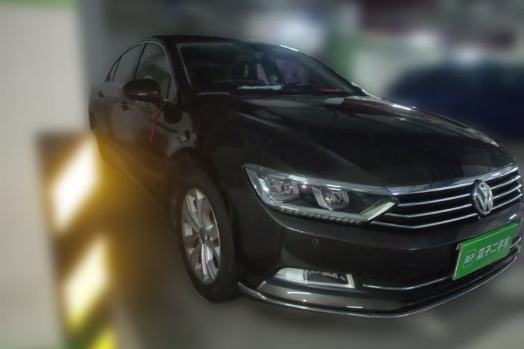 Used Volkswagen Magotan 2018 Facelift 330TSI DSG Luxury Model Front Right 45 Deg