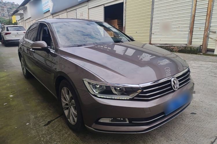 Used Volkswagen Magotan 2018 Facelift 330TSI DSG Luxury Model Front Right 45 Deg