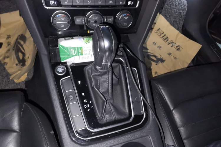 Used Volkswagen Magotan 2018 Facelift 330TSI DSG Luxury Model Gear Lever