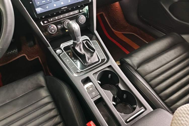 Used Volkswagen Magotan 2018 Facelift 330TSI DSG Luxury Model Gear Lever