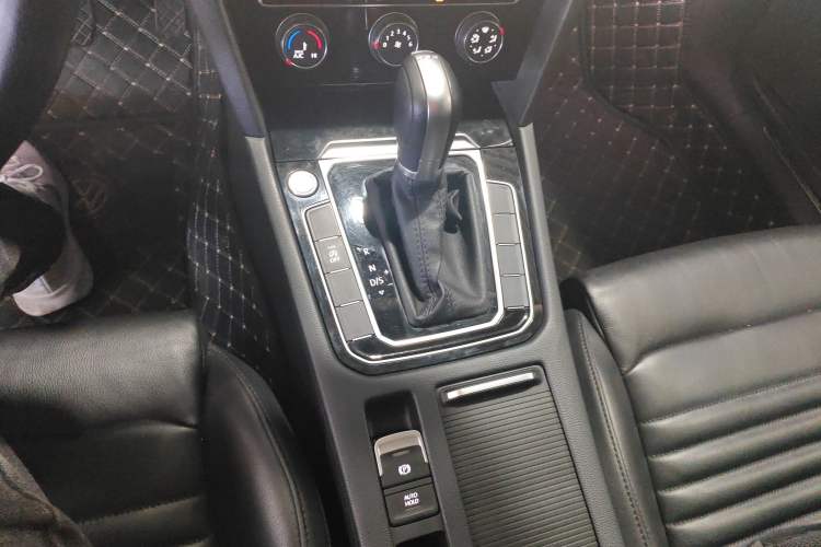 Used Volkswagen Magotan 2018 330TSI DSG Advanced Model Gear Lever