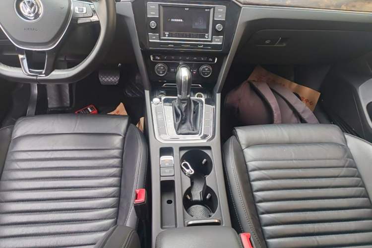 Used Volkswagen Magotan 2018 Facelift 330TSI DSG Luxury Model Gear Lever