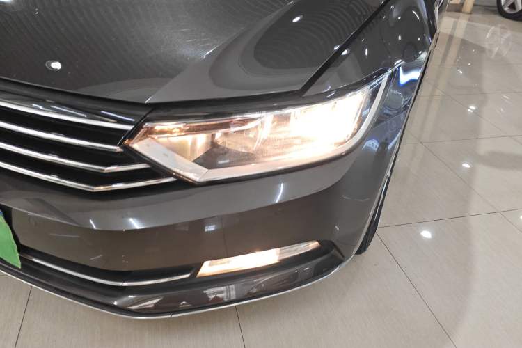 Used Volkswagen Magotan 2018 330TSI DSG Advanced Model Left Front Headlight