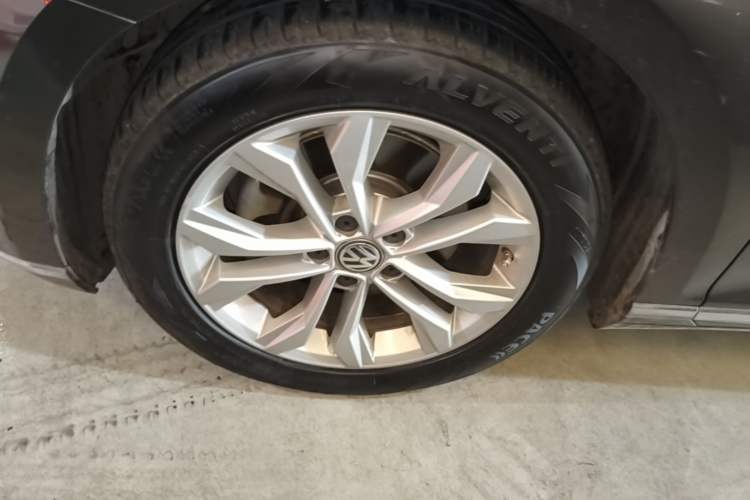 Used Volkswagen Magotan 2018 330TSI DSG Luxury Model Left Front Wheel Hub