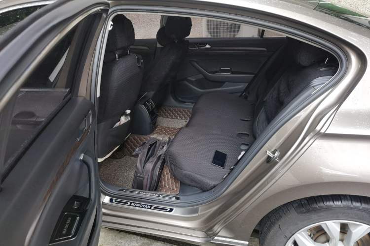 Used Volkswagen Magotan 2018 330TSI DSG Luxury Model Left Rear Seat