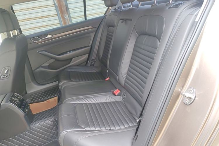Used Volkswagen Magotan 2018 Facelift 330TSI DSG Luxury Model Left Rear Seat