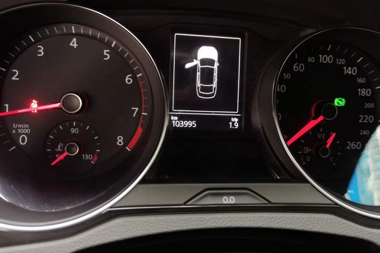Used Volkswagen Magotan 2018 330TSI DSG Luxury Model Odometer Close Up