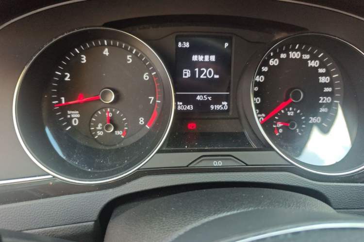 Used Volkswagen Magotan 2018 330TSI DSG Advanced Model Odometer Close Up