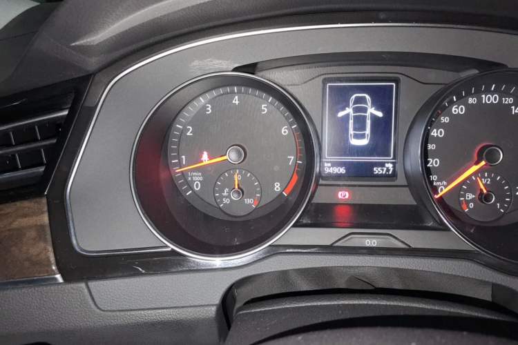 Used Volkswagen Magotan 2018 Facelift 330TSI DSG Luxury Model Odometer Close Up