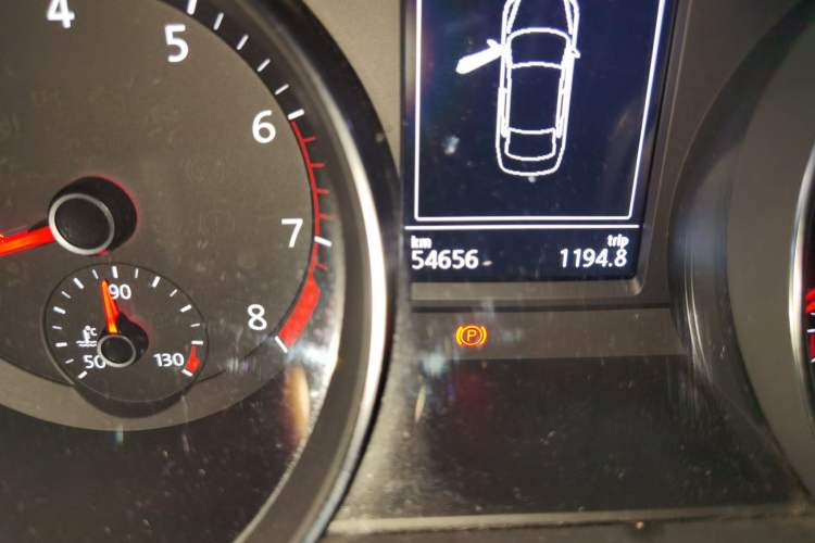 Used Volkswagen Magotan 2018 330TSI DSG Advanced Model Odometer Close Up