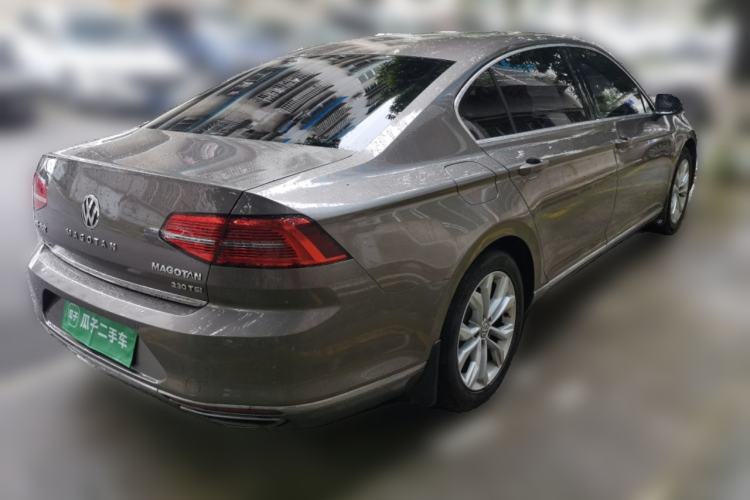 Used Volkswagen Magotan 2018 330TSI DSG Luxury Model Rear Right 45 Deg