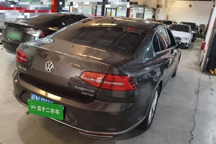 Used Volkswagen Magotan 2018 330TSI DSG Luxury Model Rear Right 45 Deg