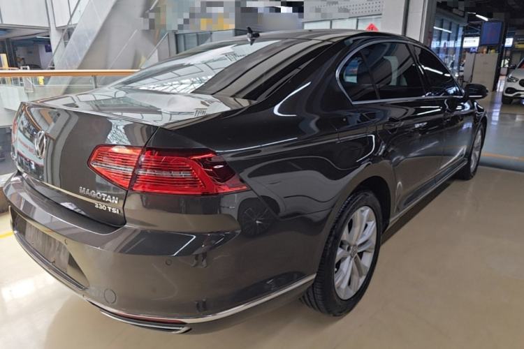 Used Volkswagen Magotan 2018 330TSI DSG Luxury Model Rear Right 45 Deg
