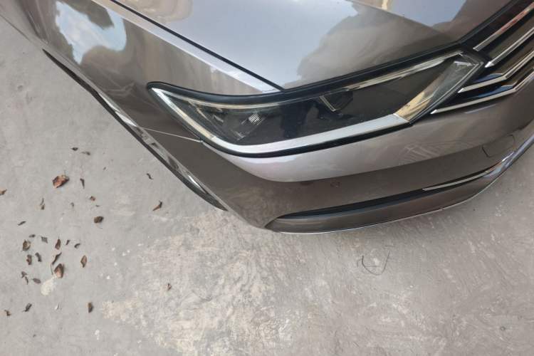 Used Volkswagen Magotan 2018 330TSI DSG Advanced Model Right Front Headlight
