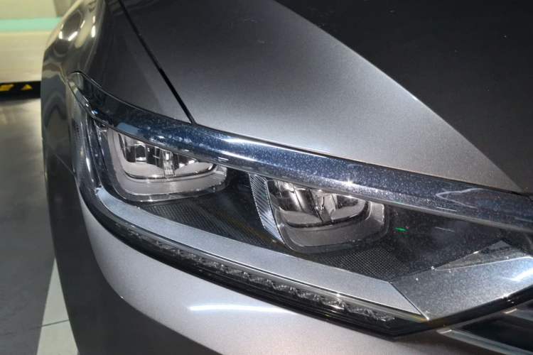Used Volkswagen Magotan 2018 Facelift 330TSI DSG Luxury Model Right Front Headlight