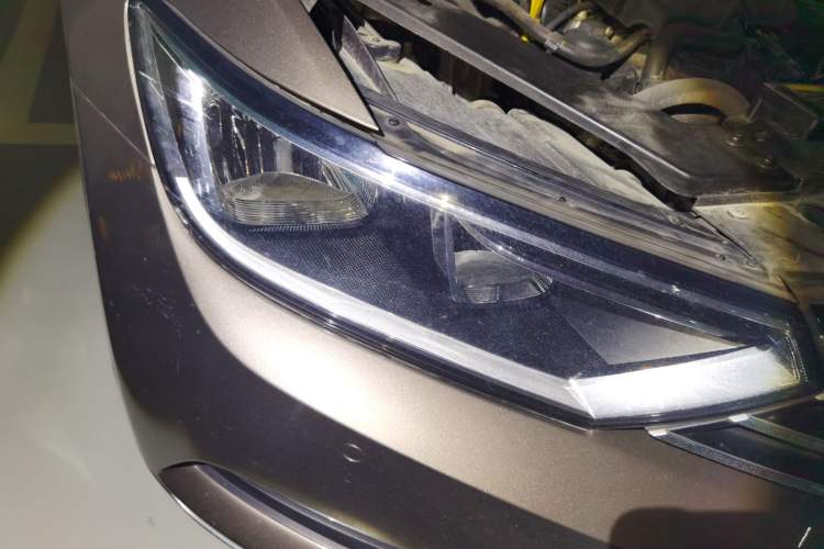 Used Volkswagen Magotan 2018 330TSI DSG Advanced Model Right Front Headlight