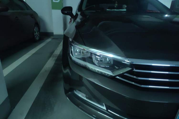 Used Volkswagen Magotan 2018 Facelift 330TSI DSG Luxury Model Right Front Headlight