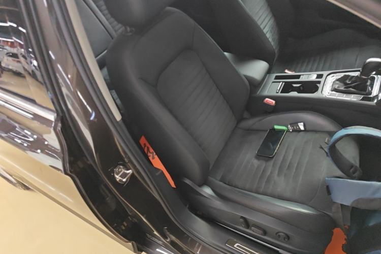 Used Volkswagen Magotan 2018 330TSI DSG Luxury Model Right Front Seat