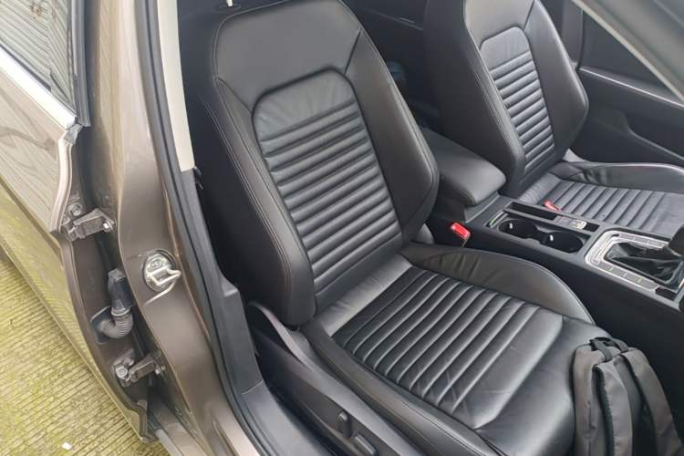 Used Volkswagen Magotan 2018 Facelift 330TSI DSG Luxury Model Right Front Seat