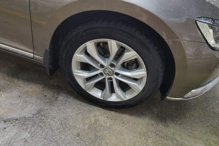 Used Volkswagen Magotan 2018 330TSI DSG Luxury Model Right Front Wheel Hub