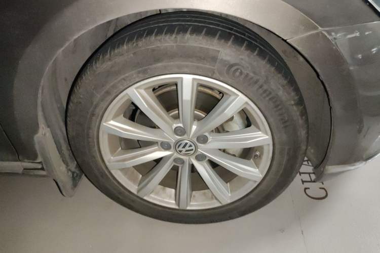 Used Volkswagen Magotan 2018 330TSI DSG Advanced Model Right Front Wheel Hub