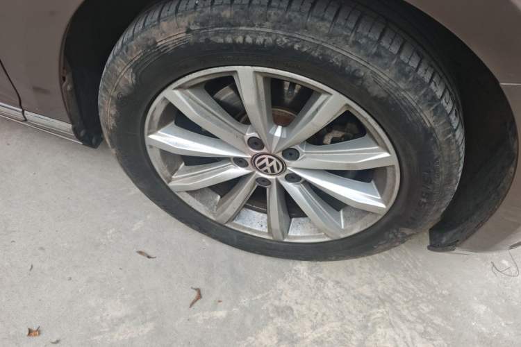 Used Volkswagen Magotan 2018 330TSI DSG Advanced Model Right Front Wheel Hub