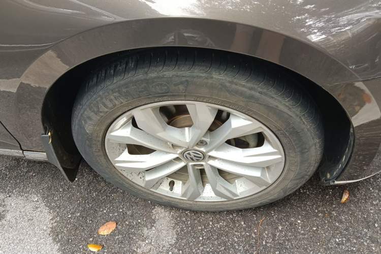 Used Volkswagen Magotan 2018 330TSI DSG Luxury Model Right Front Wheel Hub