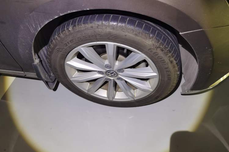 Used Volkswagen Magotan 2018 330TSI DSG Advanced Model Right Front Wheel Hub