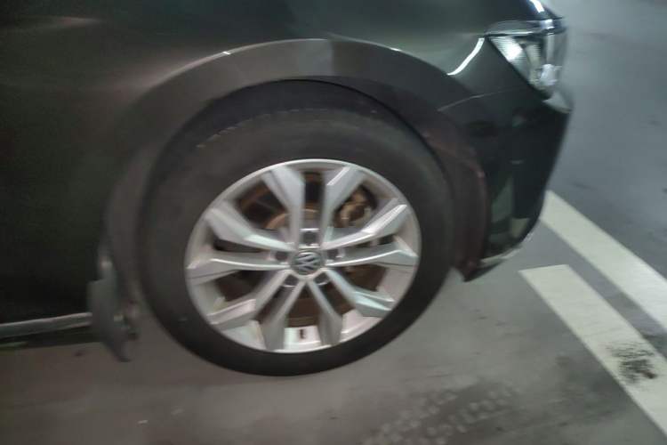 Used Volkswagen Magotan 2018 Facelift 330TSI DSG Luxury Model Right Front Wheel Hub