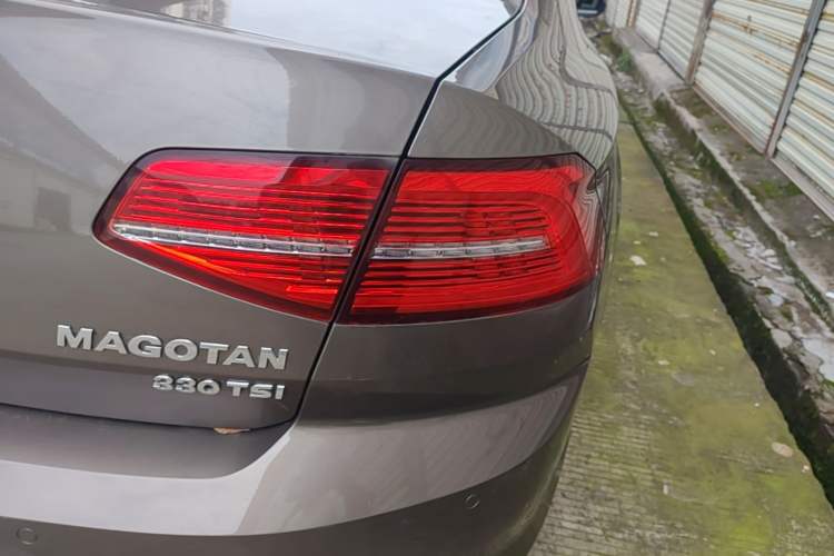 Used Volkswagen Magotan 2018 Facelift 330TSI DSG Luxury Model Right Rear Taillight