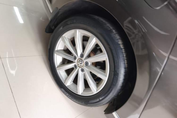 Used Volkswagen Magotan 2018 330TSI DSG Advanced Model Right Rear Wheel Hub