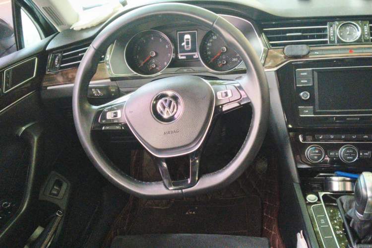 Used Volkswagen Magotan 2018 330TSI DSG Luxury Model Steering Wheel