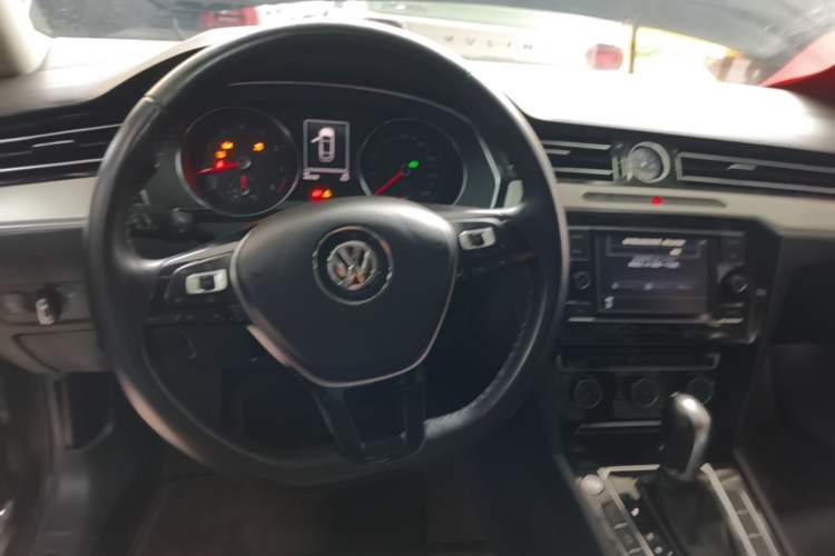 Used Volkswagen Magotan 2018 330TSI DSG Advanced Model Steering Wheel