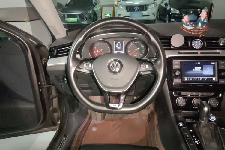 Used Volkswagen Magotan 2018 330TSI DSG Advanced Model Steering Wheel