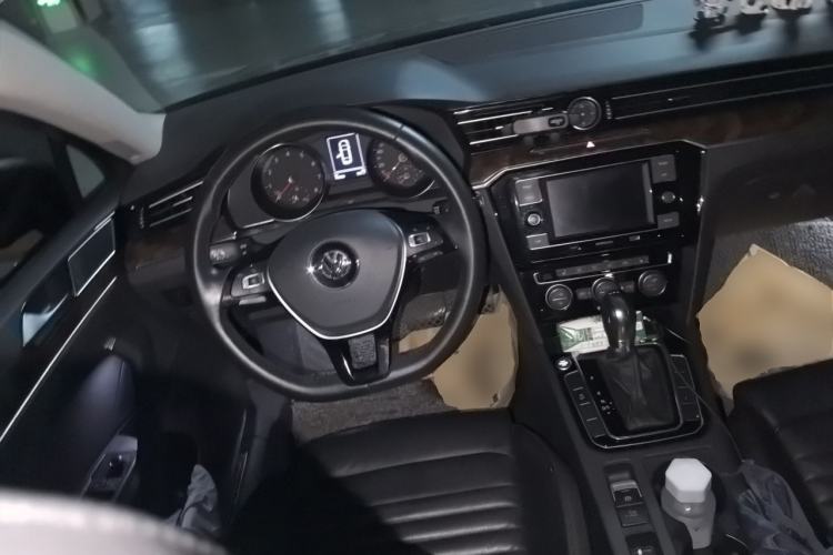 Used Volkswagen Magotan 2018 Facelift 330TSI DSG Luxury Model Steering Wheel