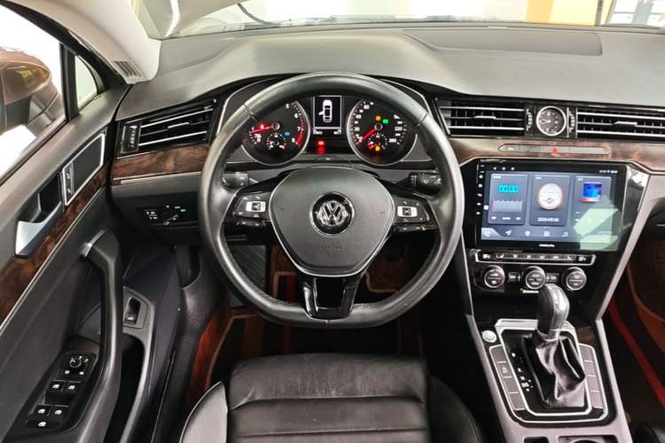 Used Volkswagen Magotan 2018 Facelift 330TSI DSG Luxury Model Steering Wheel