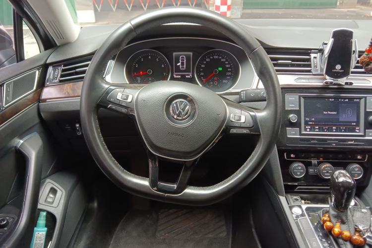 Used Volkswagen Magotan 2018 330TSI DSG Luxury Model Steering Wheel