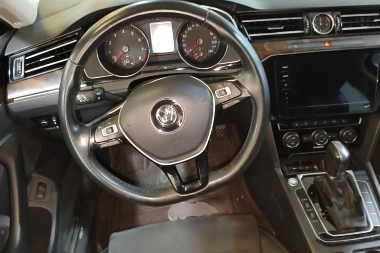 Used Volkswagen Magotan 2018 330TSI DSG Luxury Model Steering Wheel