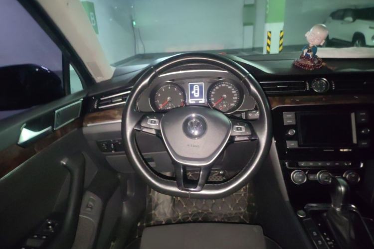 Used Volkswagen Magotan 2018 Facelift 330TSI DSG Luxury Model Steering Wheel