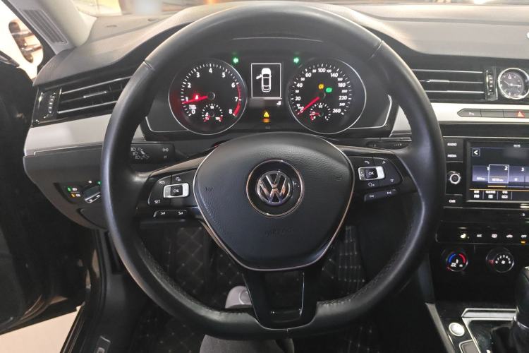 Used Volkswagen Magotan 2018 330TSI DSG Advanced Model Steering Wheel
